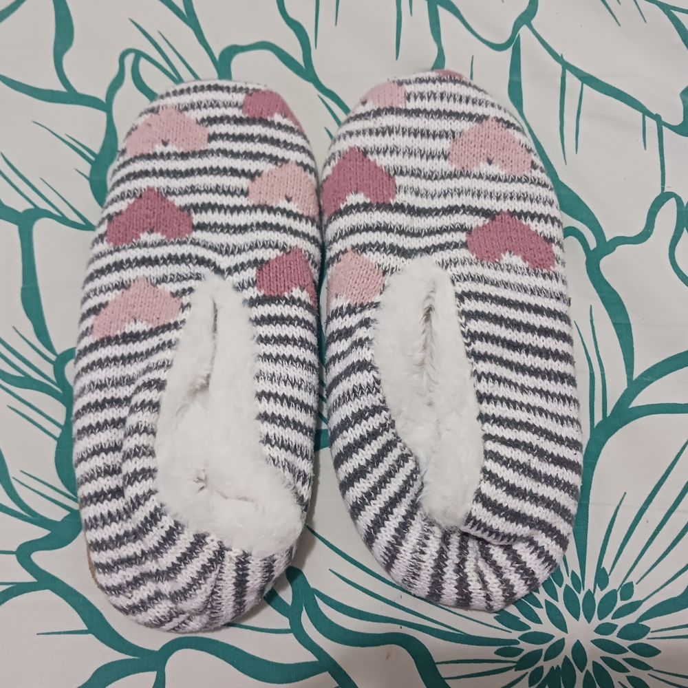 BCBG Women's soft fuzzy furry home non-slip lined slipper socks